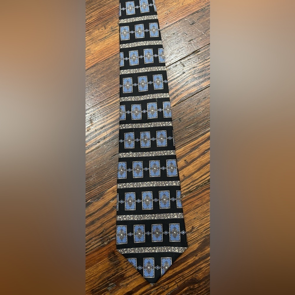 Christian Dior  Mens Designer 100% Silk Vintage Blue Geometric Neck Tie Rn 91813
